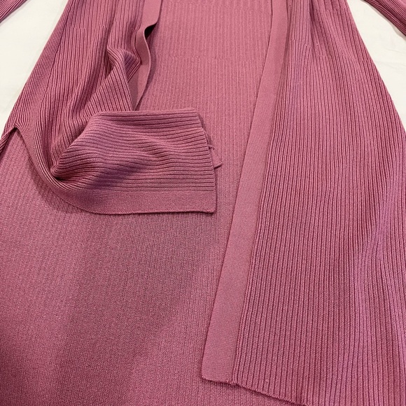 Knit sweater. - Picture 7 of 7